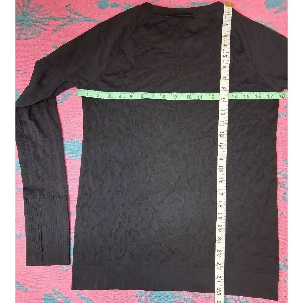 Lululemon womens size 8 black textured top black running longsleeve shirt